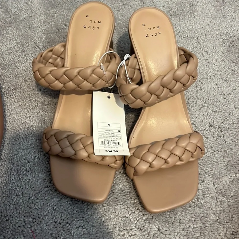 Target heels - Picture 1 of 3